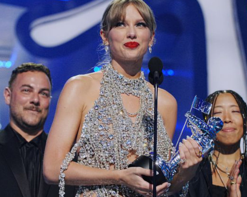 TAYLOR SWIFT SURPRISES FANS WITH NEW ALBUM, ‘MIDNIGHTS’: ‘A JOURNEY THROUGH TERRORS AND SWEET DREAMS’